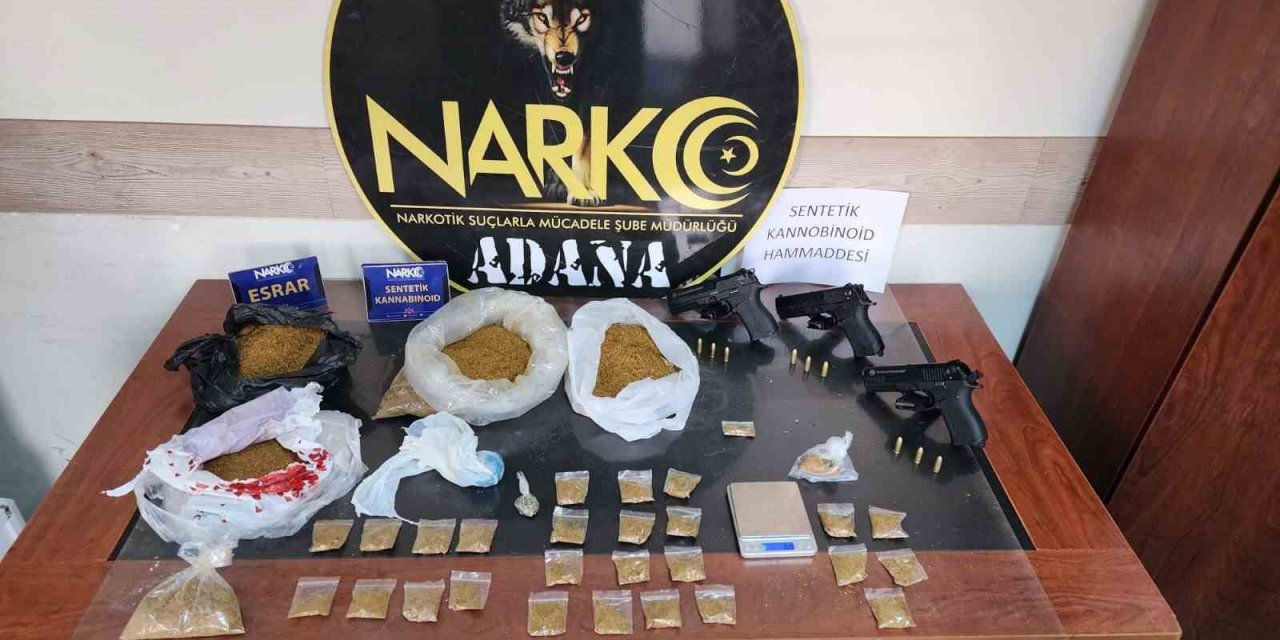 Torbacılardan 1 kilo 590 gram bonzai ele geçirildi, 2’si tutuklandı