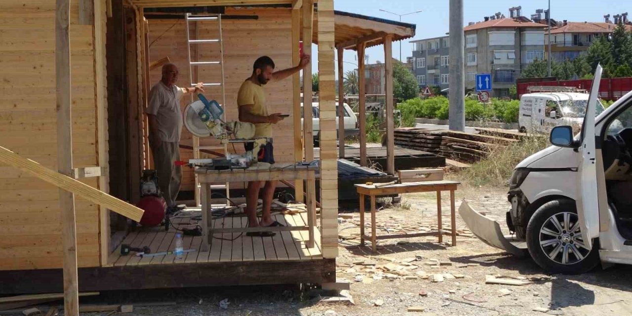 Marangoz ustası kaza yapan aracın altında kalmaktan son anda kurtuldu