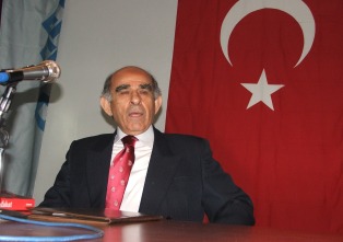 'Akif kalplerin sultanıdır'
