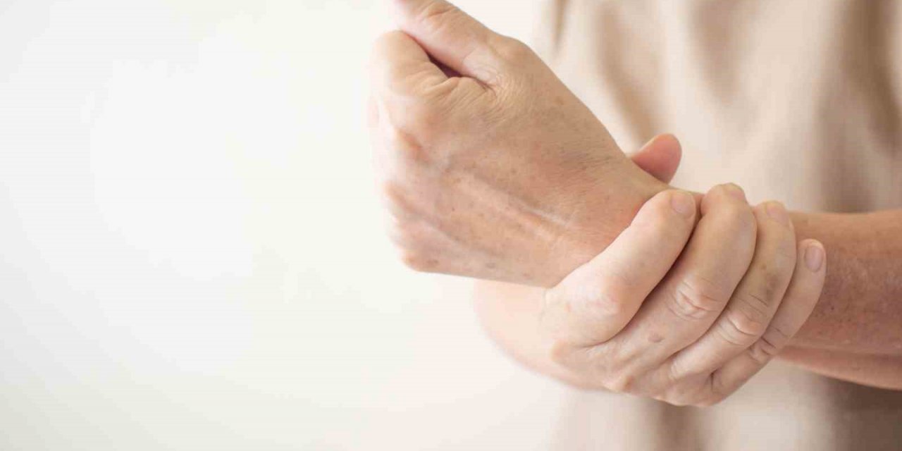 Başparmak kökündeki ağrıya dikkat