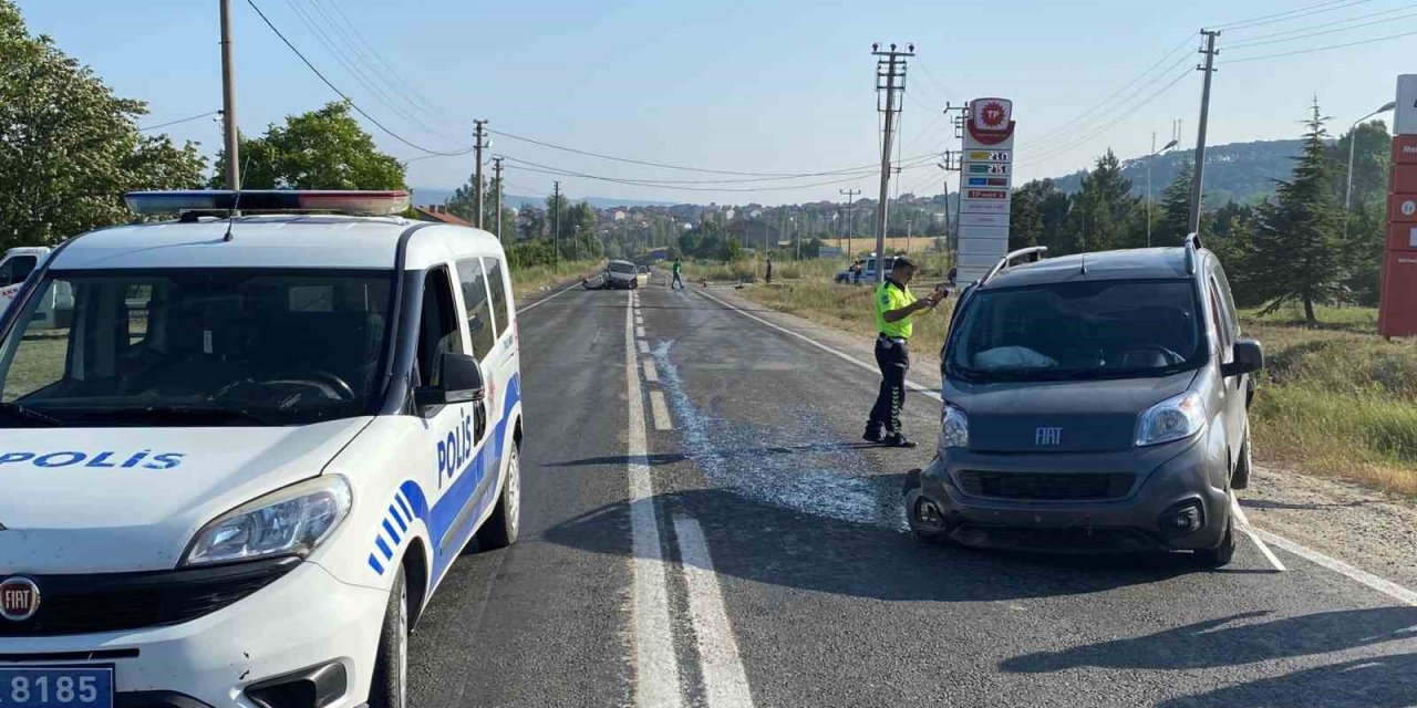 Domaniç’te otomobiller çarpıştı: 1 yaralı