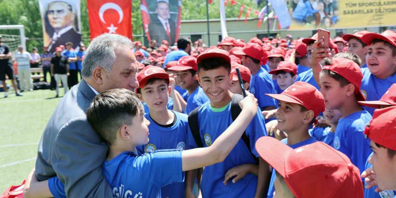 Talas’ta Yaz Spor Kurslarına Coşkulu Açılış