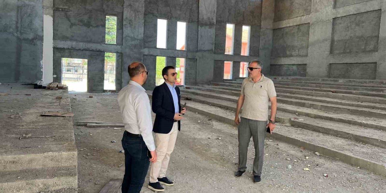 Emirdağ’da konferans salonu inşaatı devam ediyor