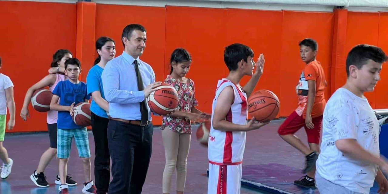 Emirdağ’da öğrenciler için başlatılan spor faaliyetleri devam ediyor