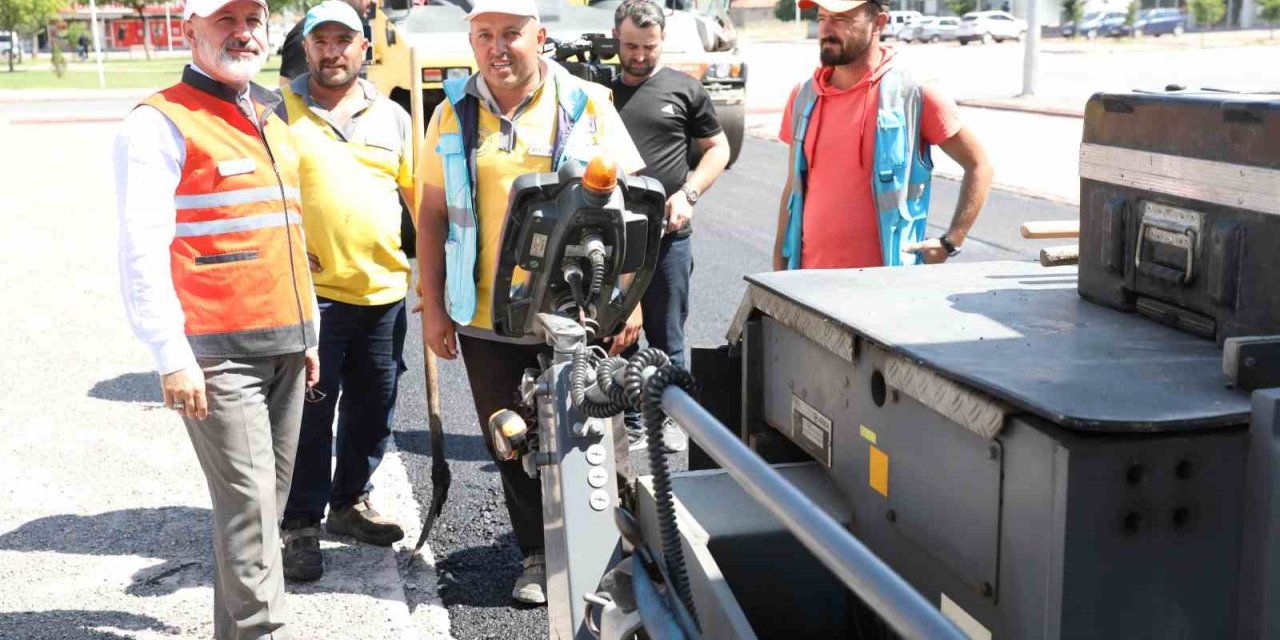 Başkan Çolakbayrakdar:  “İlçenin dört bir yanında asfalt ihtiyacını çözüme kavuşturuyoruz”