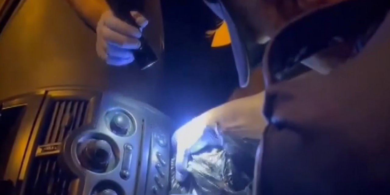 Durdurulan aracın teyp kısmından uyuşturucu çıktı: 1 gözaltı