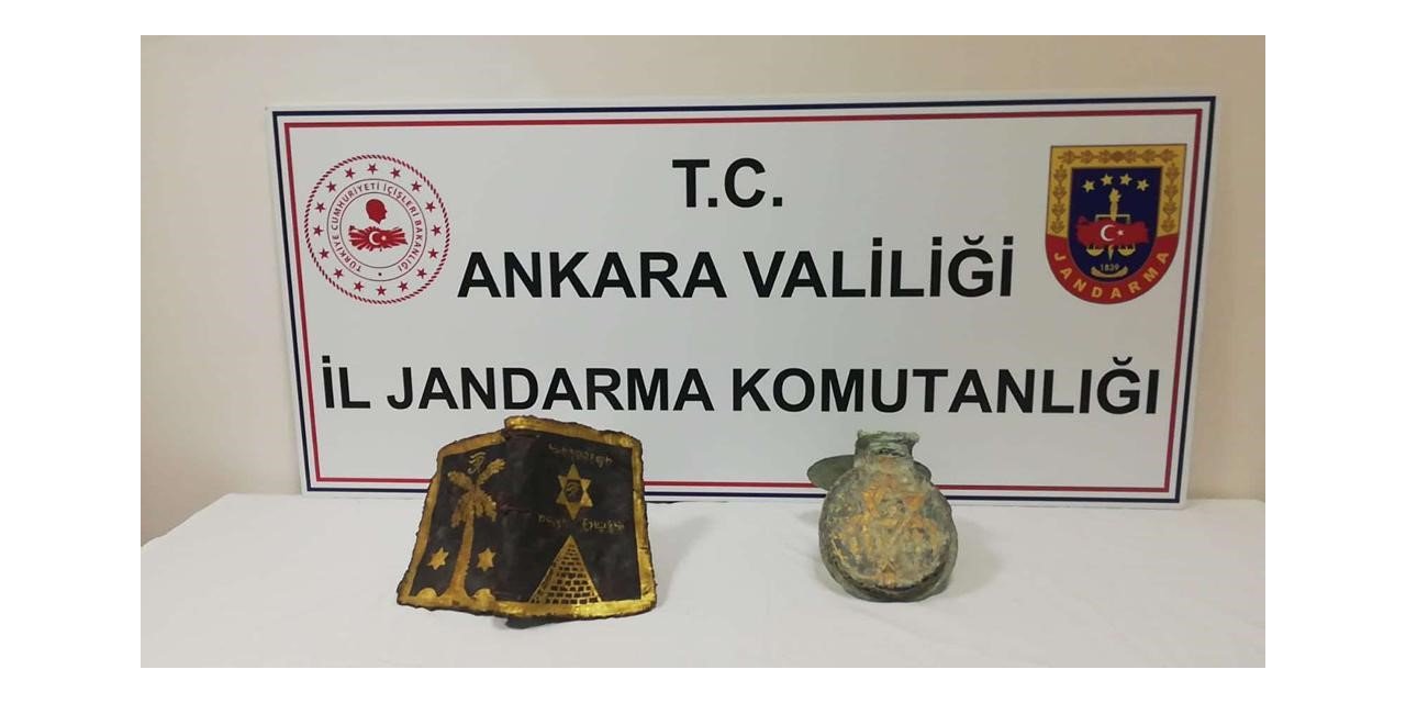 Tarihi eser kaçakçılarına darbe: 63 adet sikke 2 adet el yazması kitap ele geçirildi