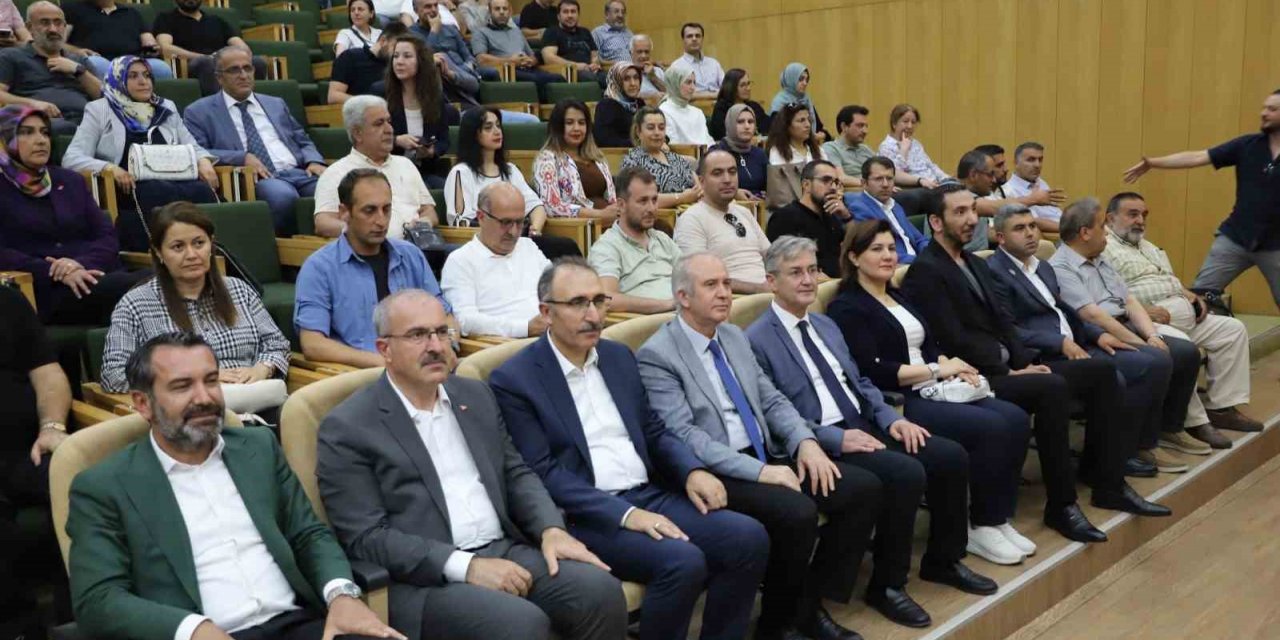 FÜ’de 15 Temmuz Konferansı  düzenlendi