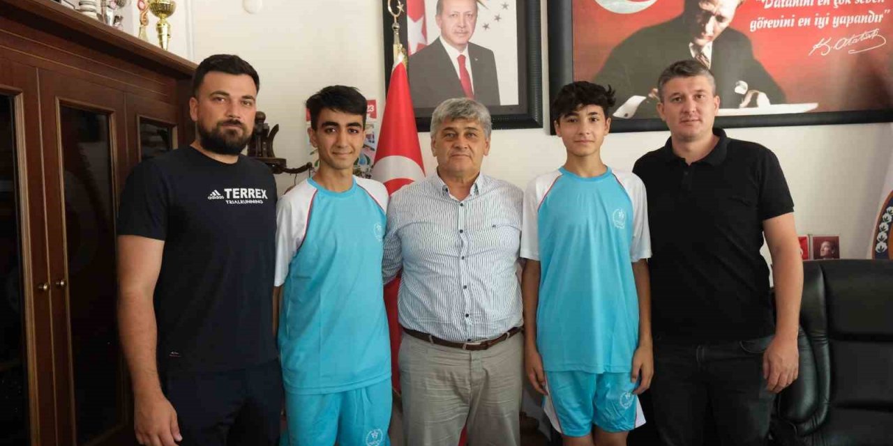 Milli takım kampına davet edilen sporculardan Başkan Çömden’e ziyaret