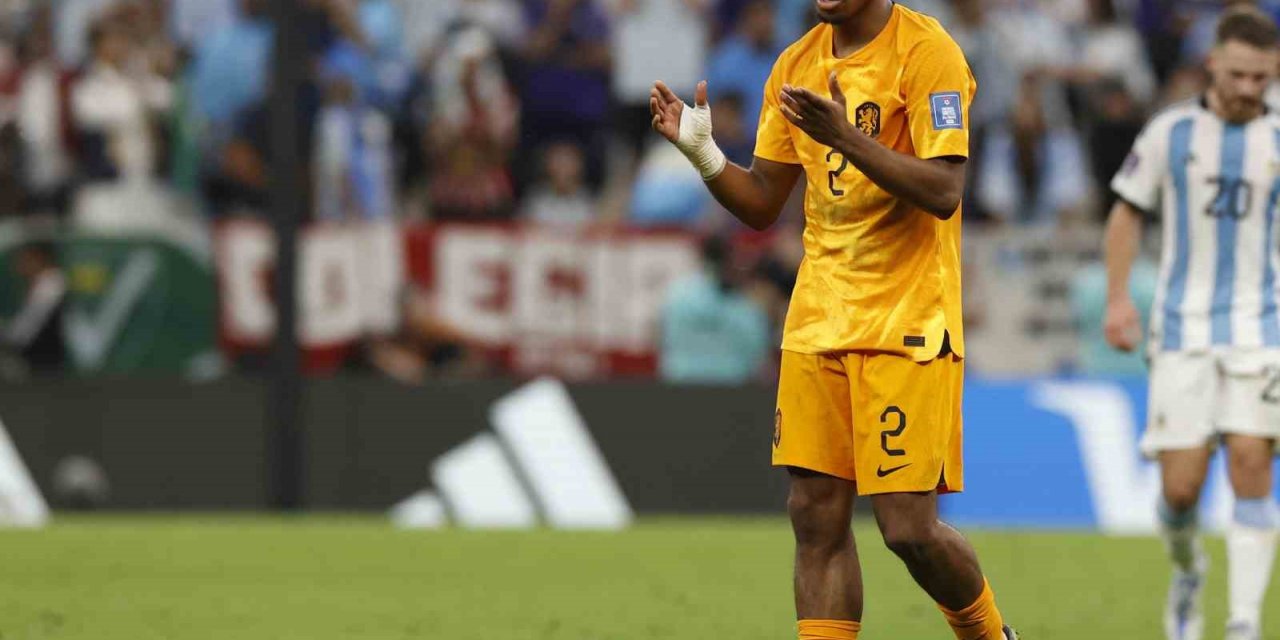 Arsenal, Ajax’tan Jurrien Timber’ı transfer etti