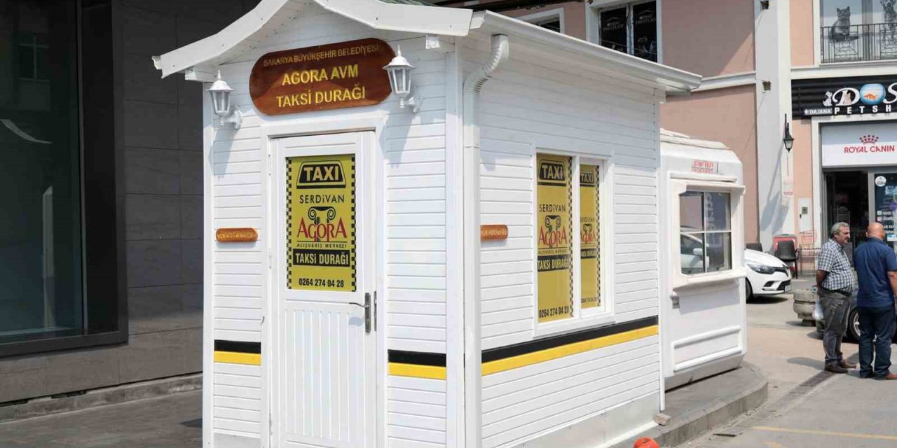 Sakarya’da taksi durakları yeni görünümüne kavuşmaya başladı