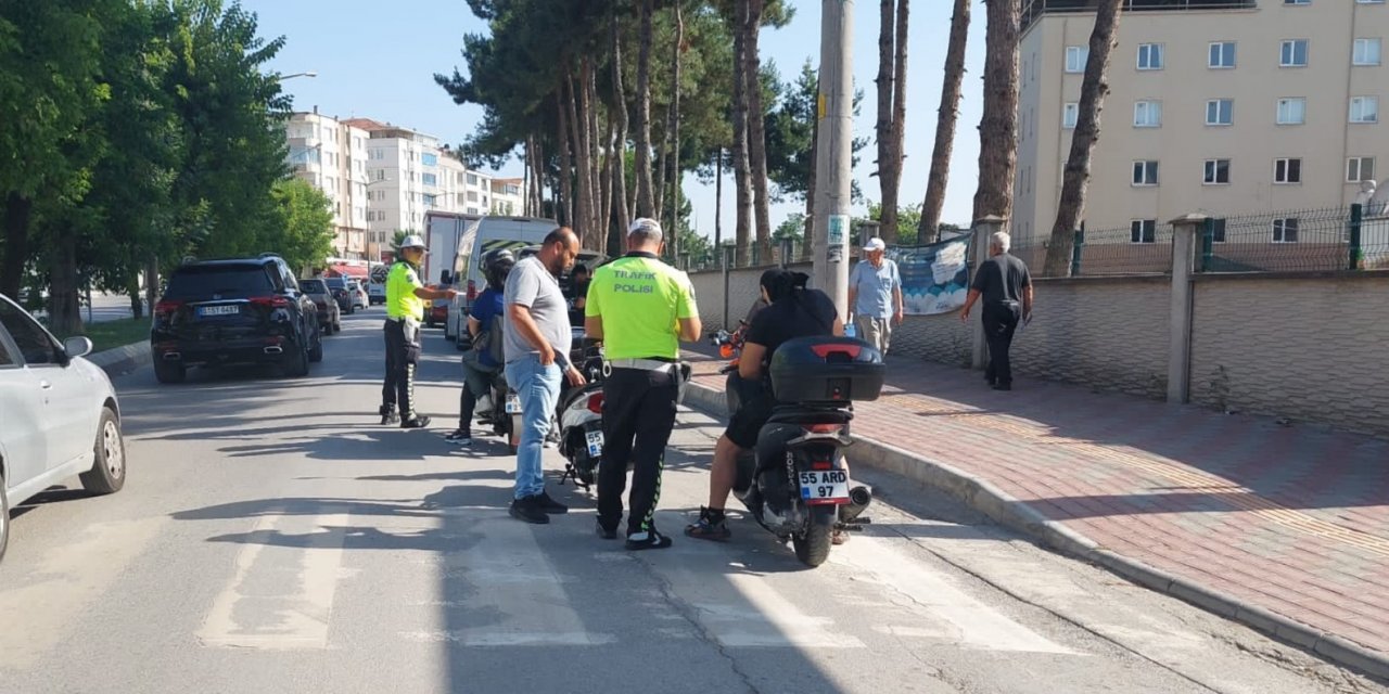 Bafra’da motosiklet denetimi: 12 sürücüye 7 bin 292 lira ceza