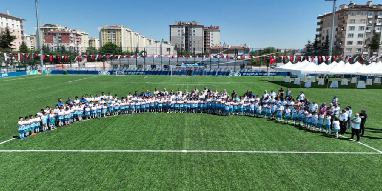 Konya'da spora bir yatırım daha! Selçuklu Belediyesi Sentetik Çim Saha ve İdari Bina açıldı