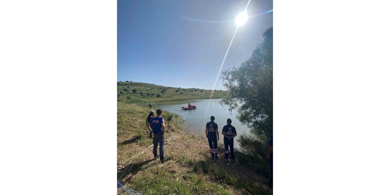 Serinlemek için girdiği gölette can verdi