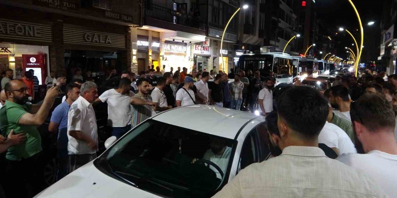 Rize’de başkanları gözaltına alınan minibüsçüler eylem yaptı