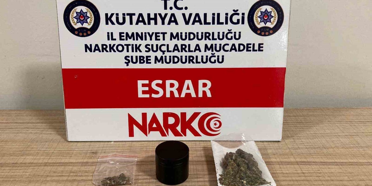 Kütahya’da bir araçta uyuşturucu ele geçirildi