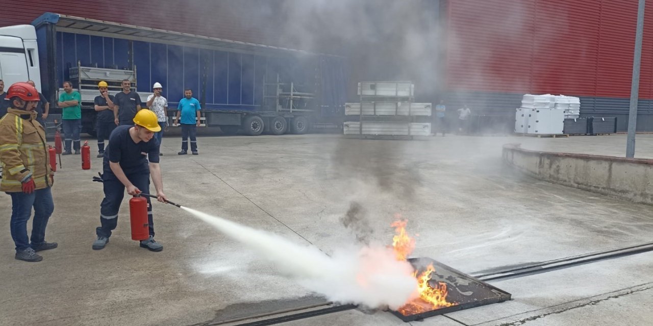 Büyükşehir itfaiyesi işletmelere eğitim veriyor