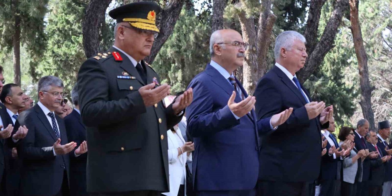 15 Temmuz şehitleri İzmir’de dualarla anıldı