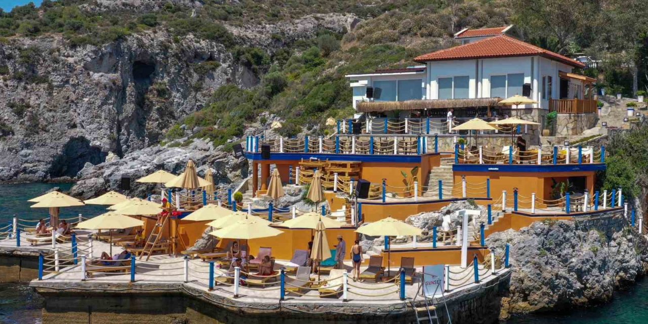 Kuşadası’nda güneşin en güzel battığı yerde caz notaları yükseliyor