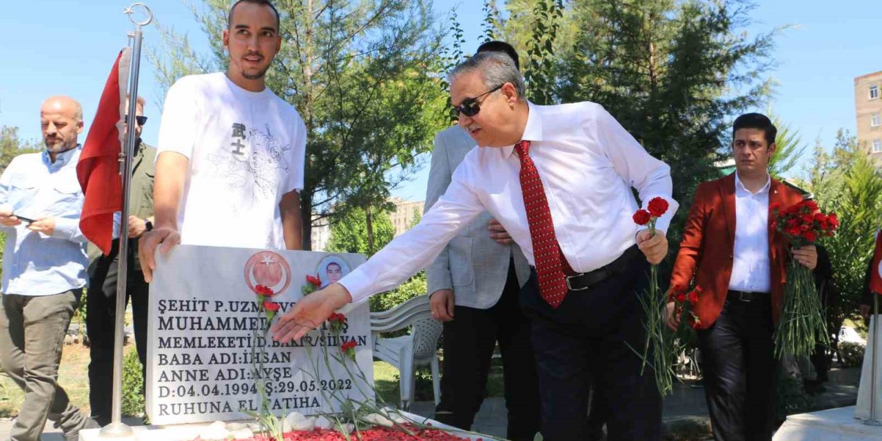 Diyarbakır’da 15 Temmuz Demokrasi ve Milli Birlik Günü etkinlikleri şehitlik ziyaretleriyle başladı