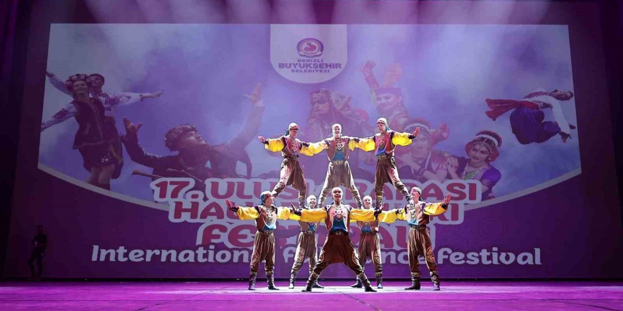 Galada 11 ülkeden 611 dansçı nefesleri kesti