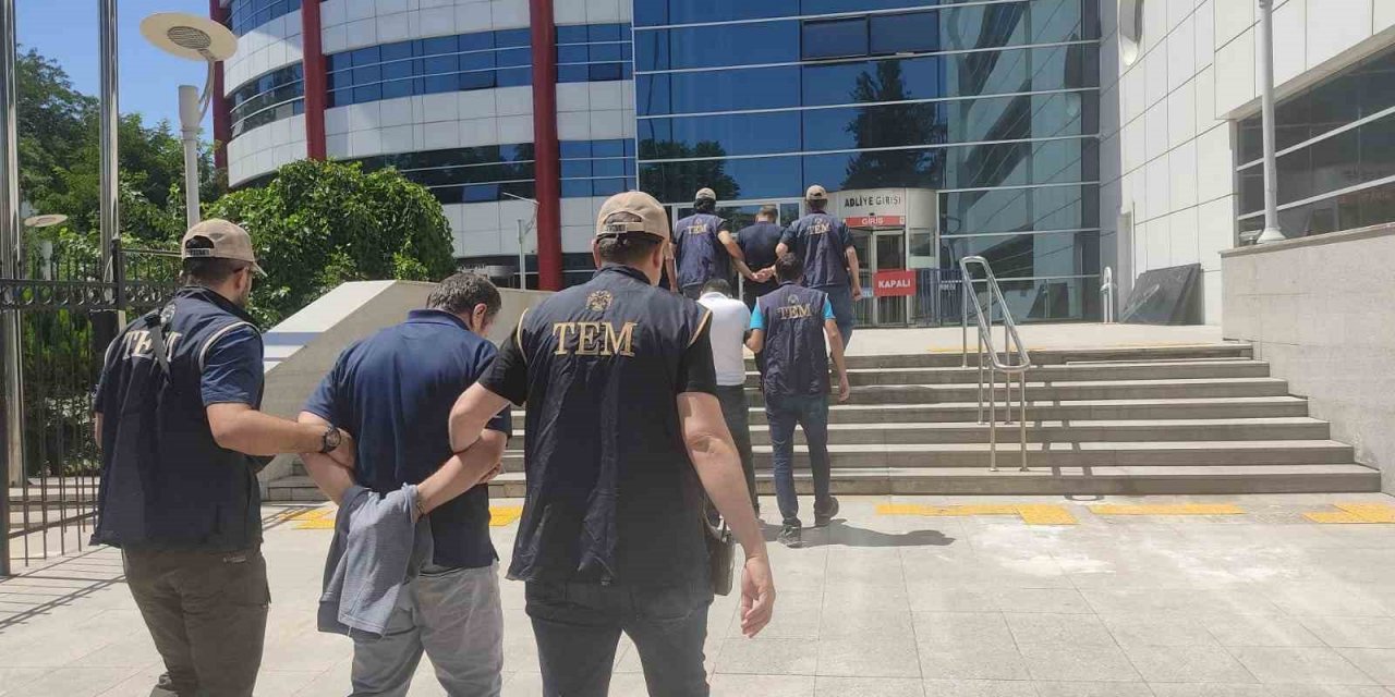 Terör örgütüne erzak ve malzeme sağlayan 2 kişi tutuklandı