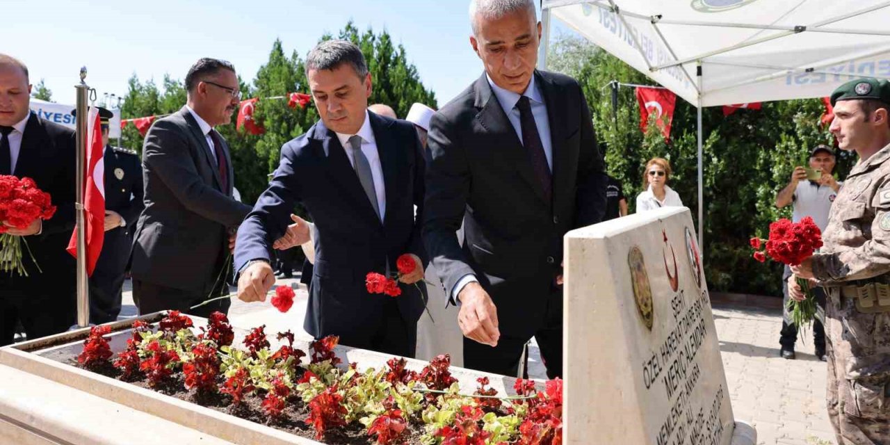 Gölbaşı Belediye Başkanı Şimşek, şehitlikleri ziyaret etti