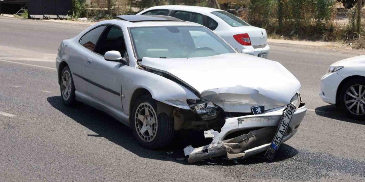 Turgutlu’da zincirleme kaza: 2 yaralı