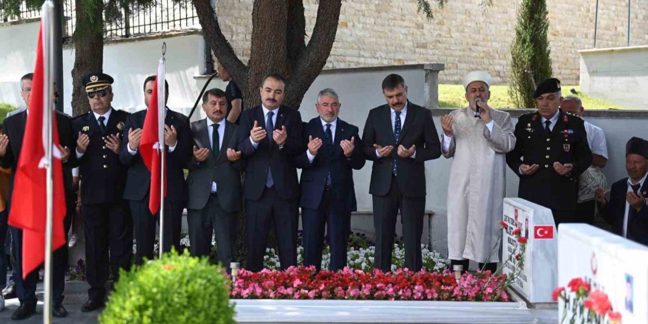 Çorum protokolünden şehitlik ziyareti