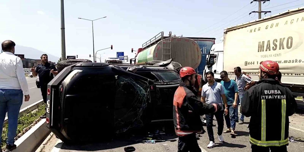 Kırmızı ışıkta tır dehşeti: 5 yaralı