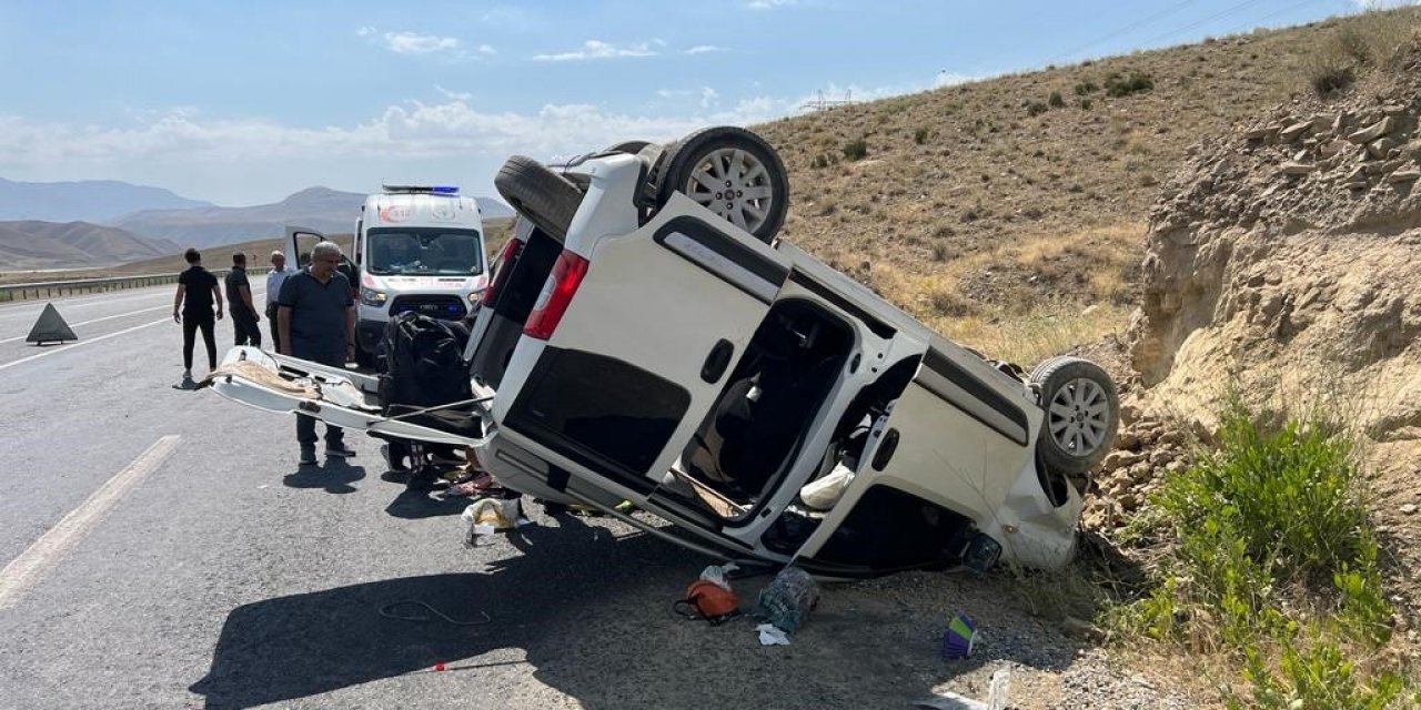 Van-Hakkari yolunda trafik kazası: 5 yaralı
