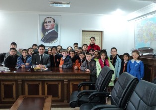 Kadınhanı'nda öğrenciler kaymakamı ziyaret etti