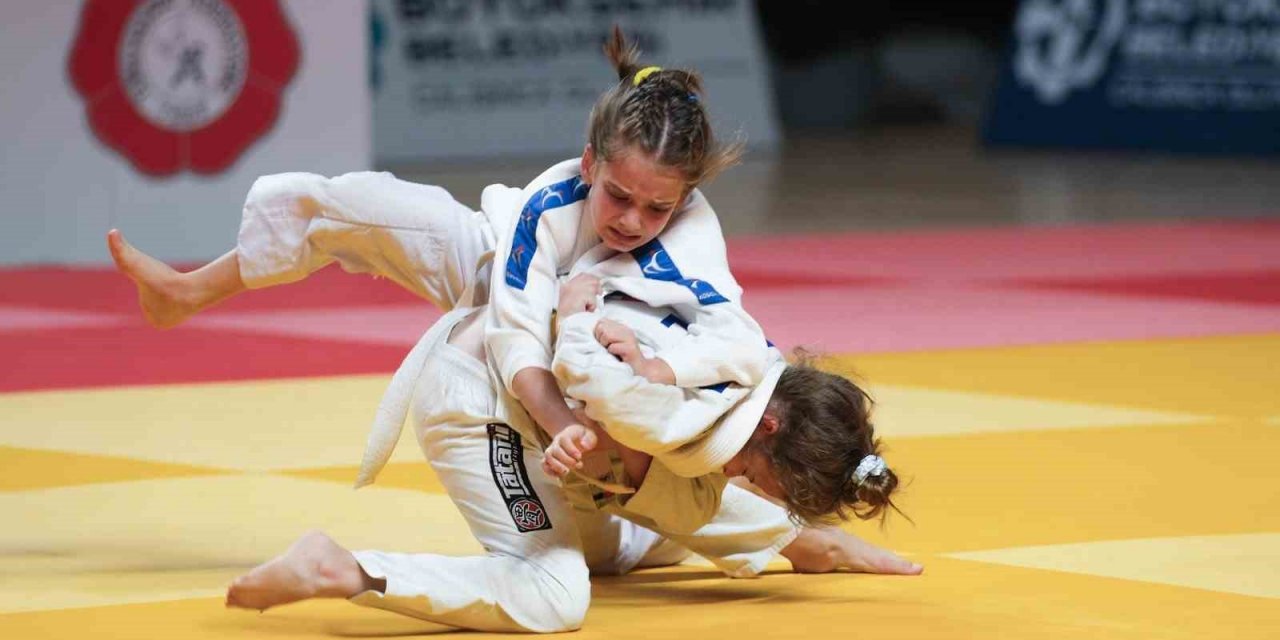 Nefesleri kesen judo şampiyonasında madalyalar sahiplerini buldu