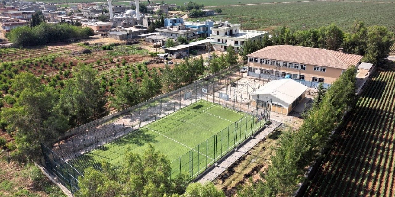 Eyyübiye’de üç mahalle daha halı sahaya kavuştu