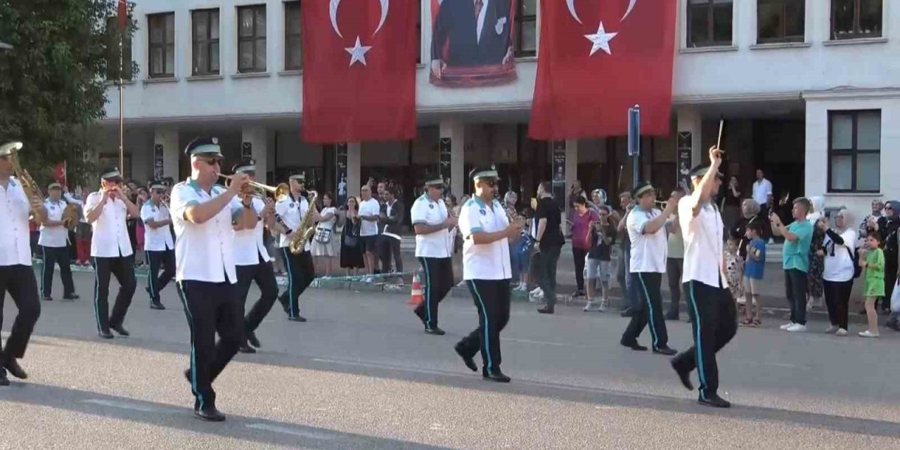 Bursalılar 15 Temmuz’un 7. yılında meydanlara akın etti