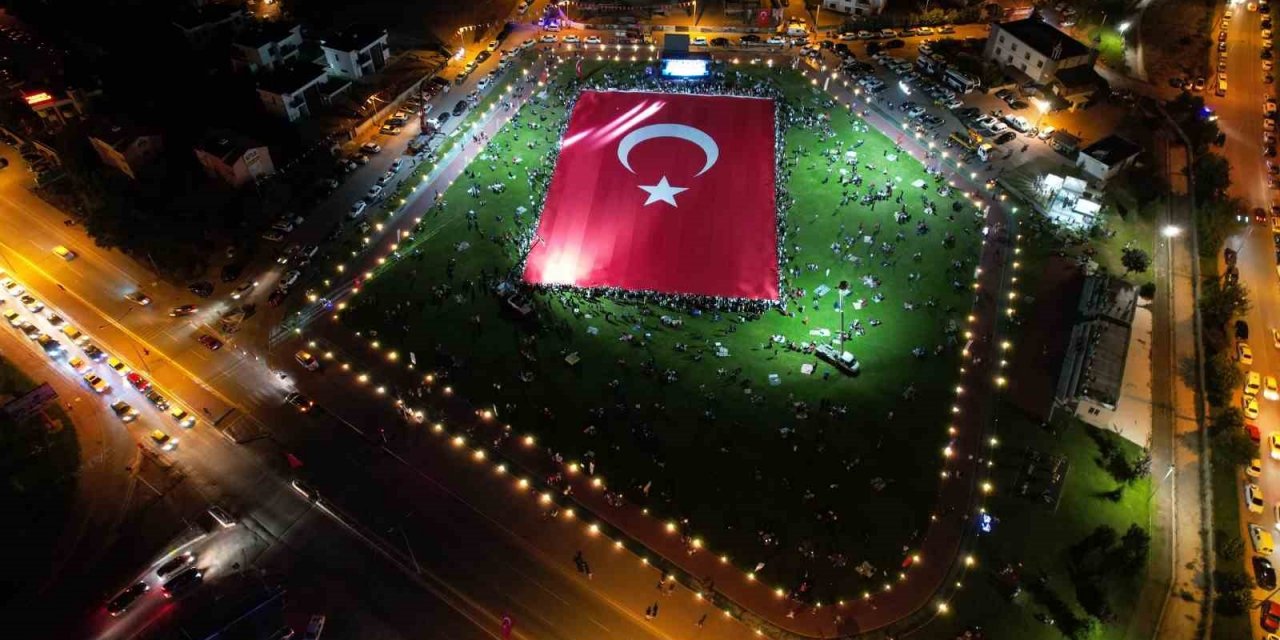 Dünyanın en büyük Türk bayrağı Kayseri’de açıldı