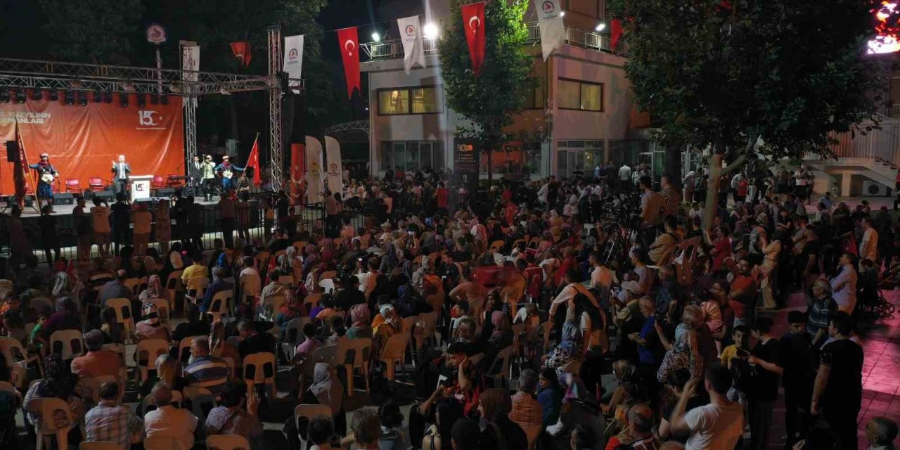 Denizlililer meydanlara akın etti