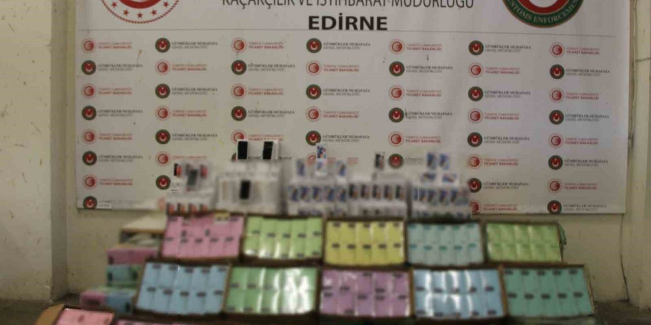 Kapıkule’de 10 milyon TL değerinde kaçak cep telefonu ve elektronik sigara ele geçirildi