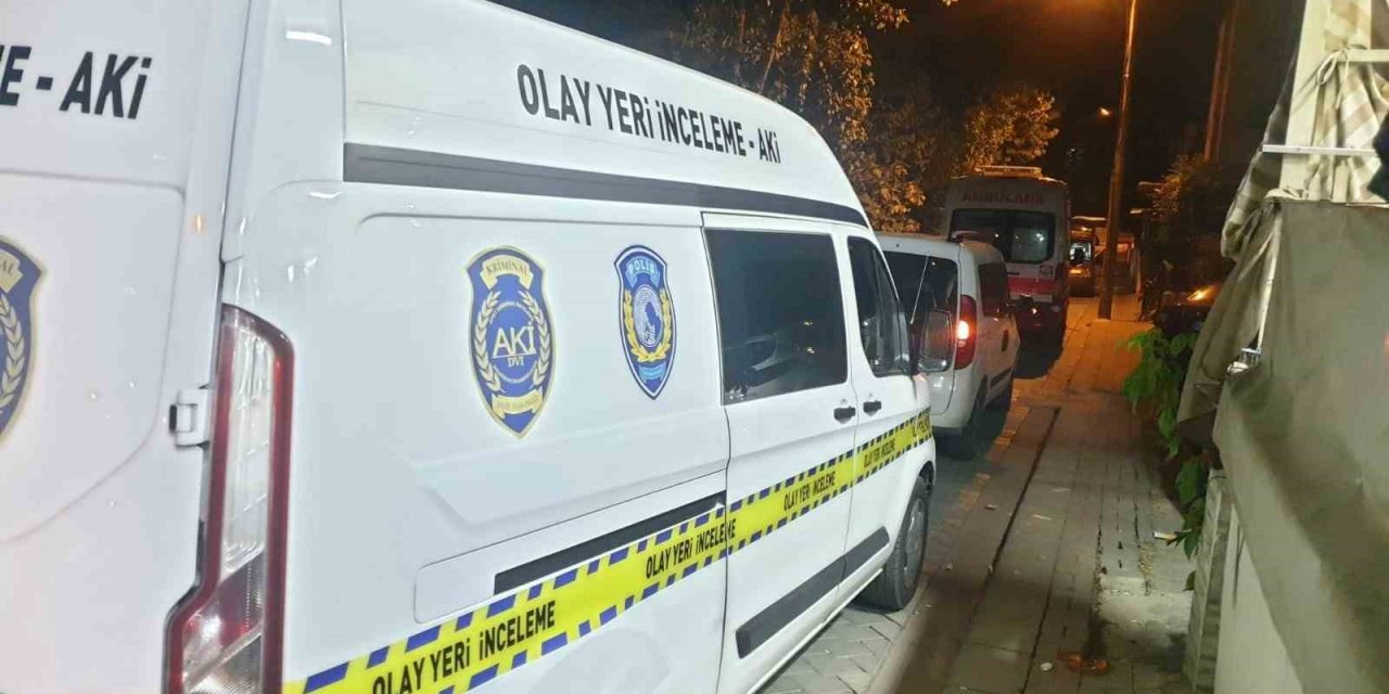 Arkadaşlarıyla yaşadığı evde öldü