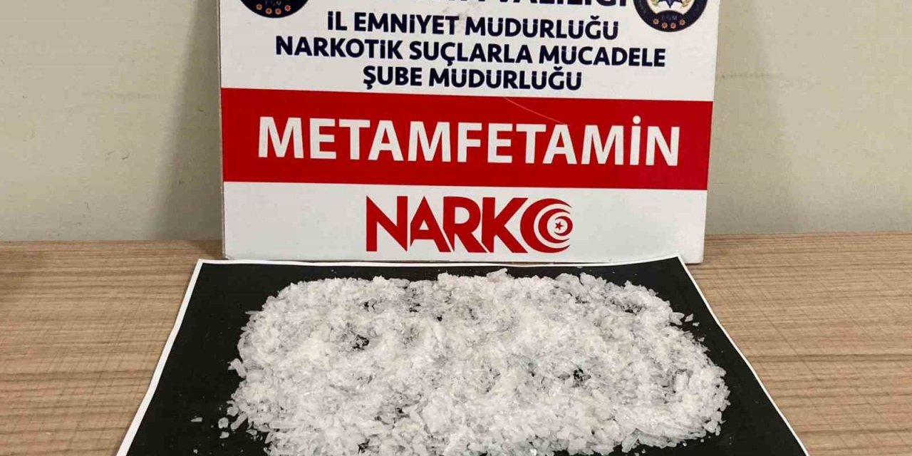 Polisin durdurduğu araçta metamfetamin ele geçirildi