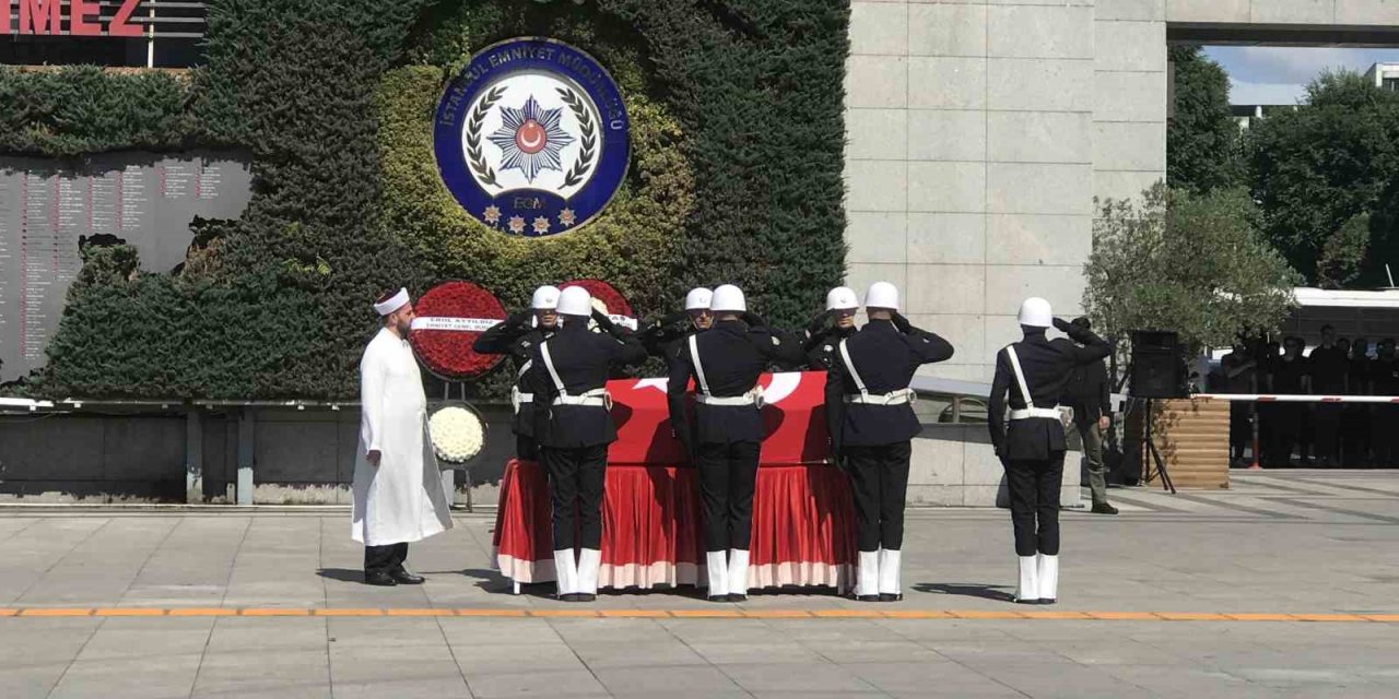 Şehit polis Alp Efe Bekit için İstanbul Emniyet Müdürlüğü’nde tören düzenlendi