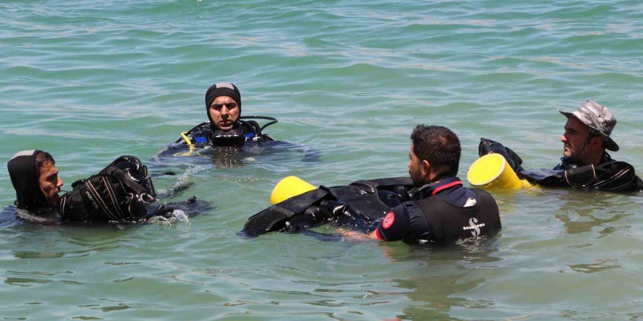 Batman’da kurbağa adamlardan boğulma olaylarına karşı tatbikat