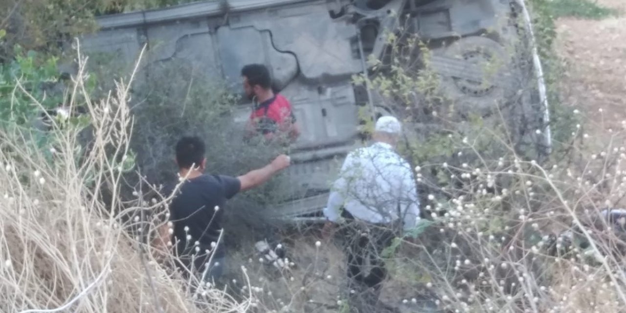 Adıyaman’da kontrolden çıkan minibüs takla attı: 7 yaralı