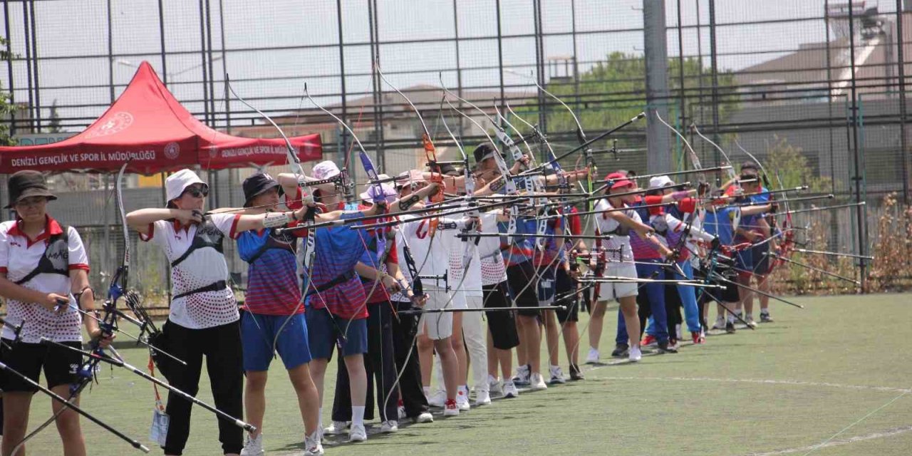 Denizli’de, 15 Temmuz anısına okçuluk şampiyonası düzenlendi
