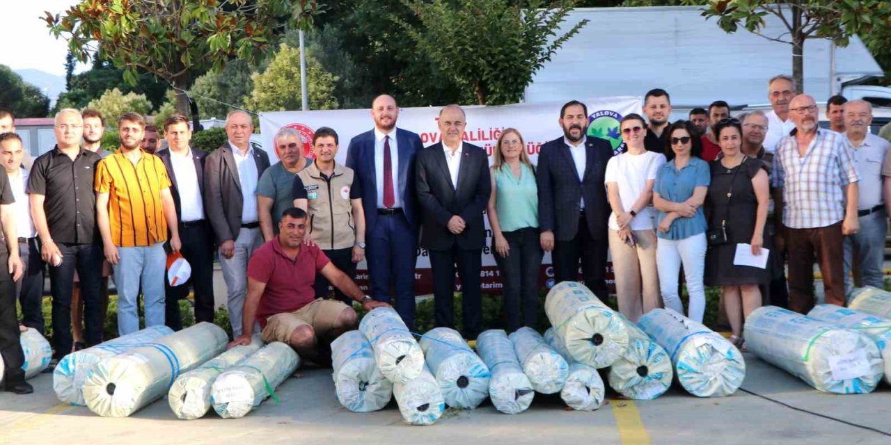 Yalova’da sebze üreticilerine 20 ton sera örtüsü dağıtıldı