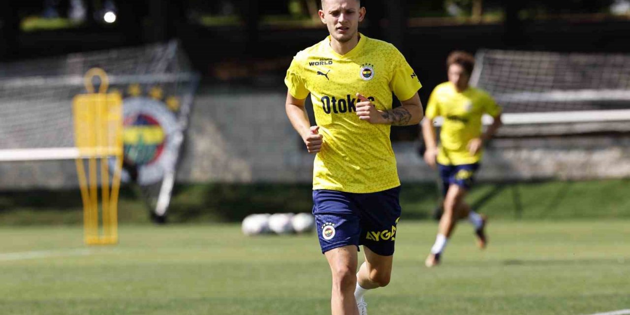 Fenerbahçe’de yeni transfer Sebastian Szymanski, ilk antrenmanına çıktı