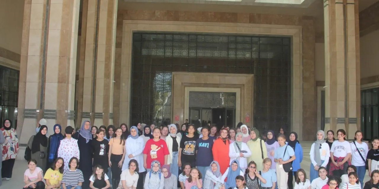 Kuran kursu öğrencileri Ankara’yı gezdi