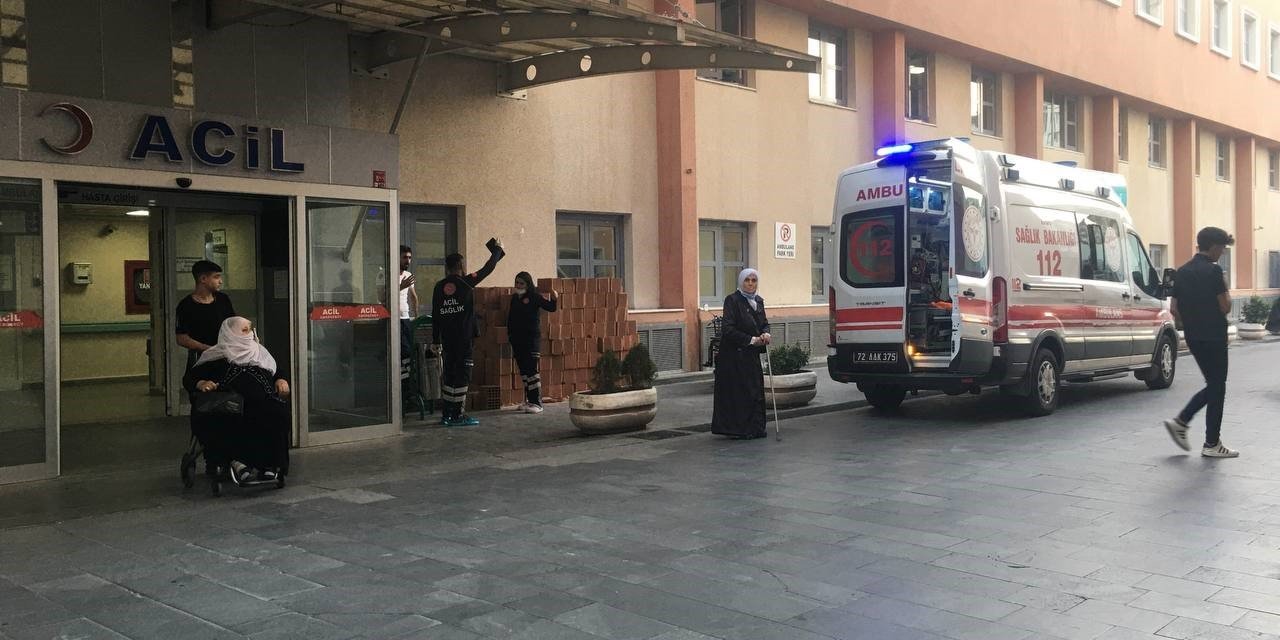 Batman’da kıskançlık krizine giren koca eşini bıçaklayarak ağır yaraladı