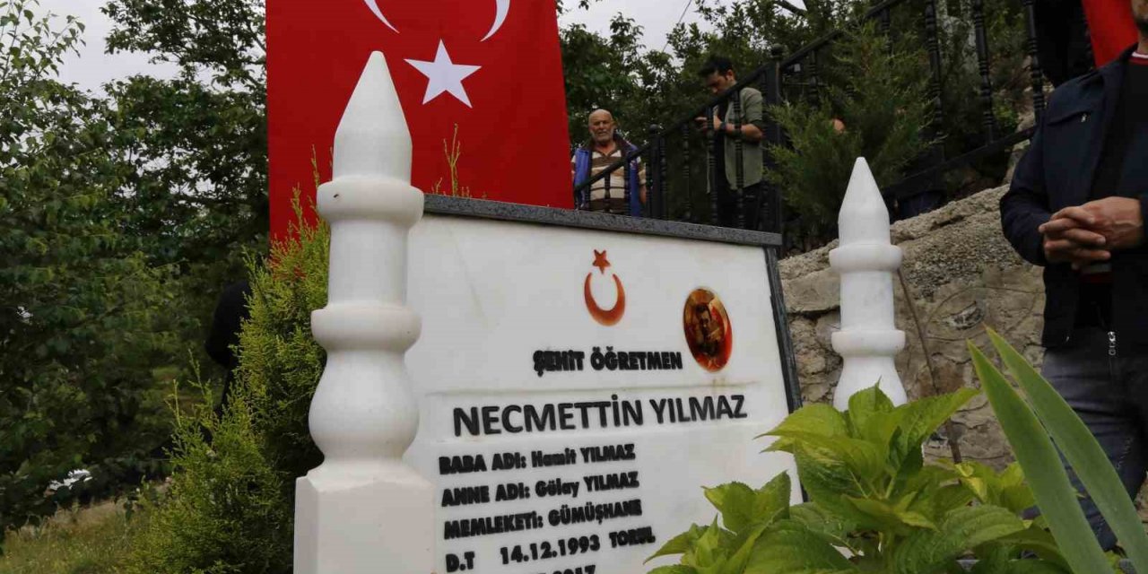 Şehit öğretmen Necmettin Yılmaz kabri başında anıldı