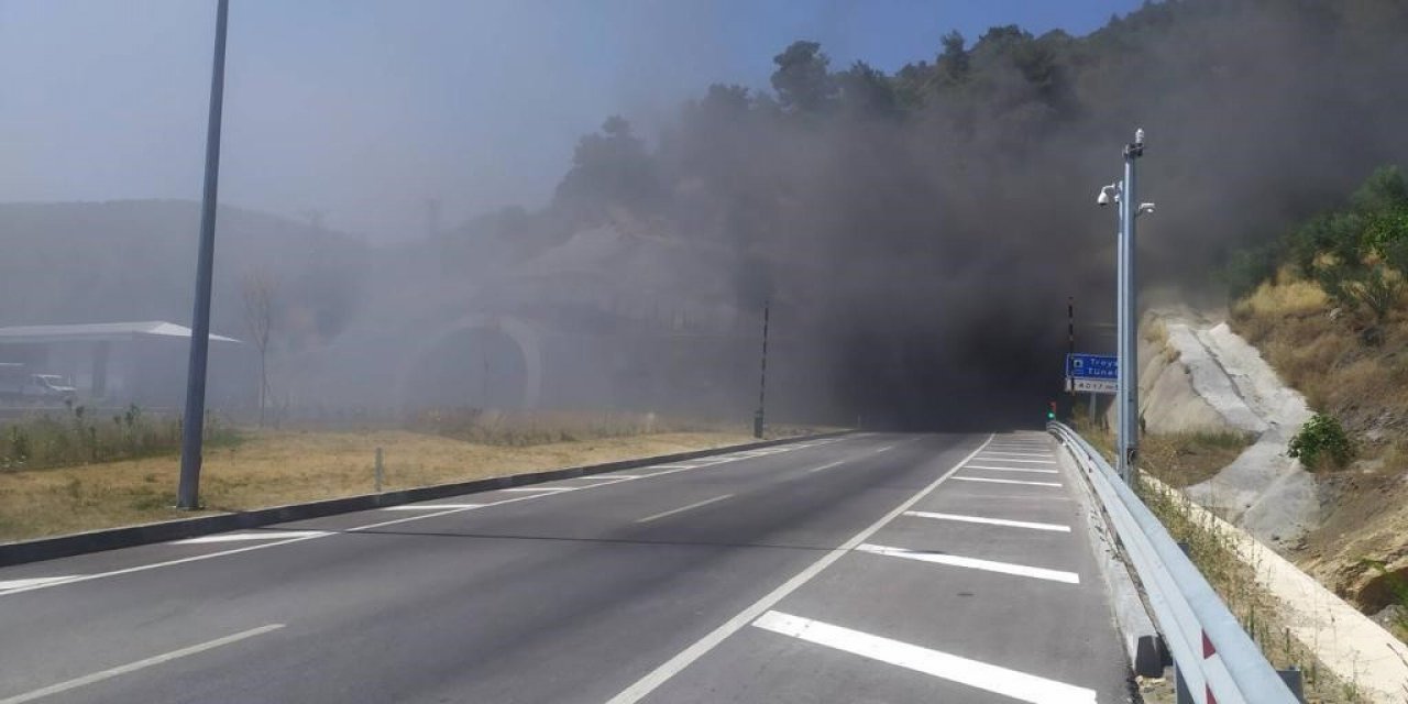 Assos-Troya tünellerinde araç yangını